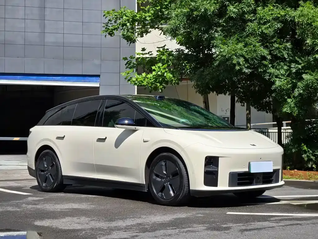 Li Auto i6 — фото 1