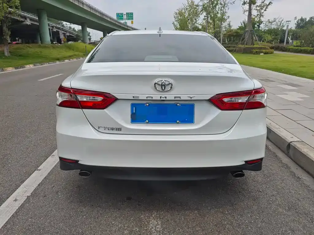 Toyota Camry — фото 8