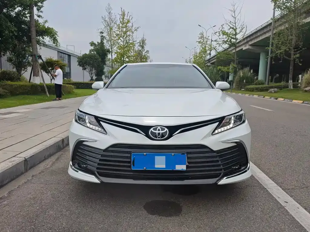 Toyota Camry — фото 4