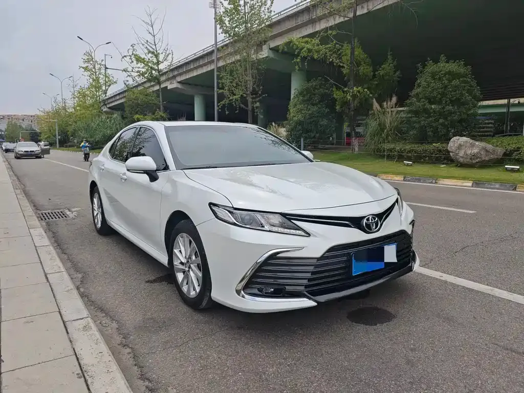 Toyota Camry — фото 10