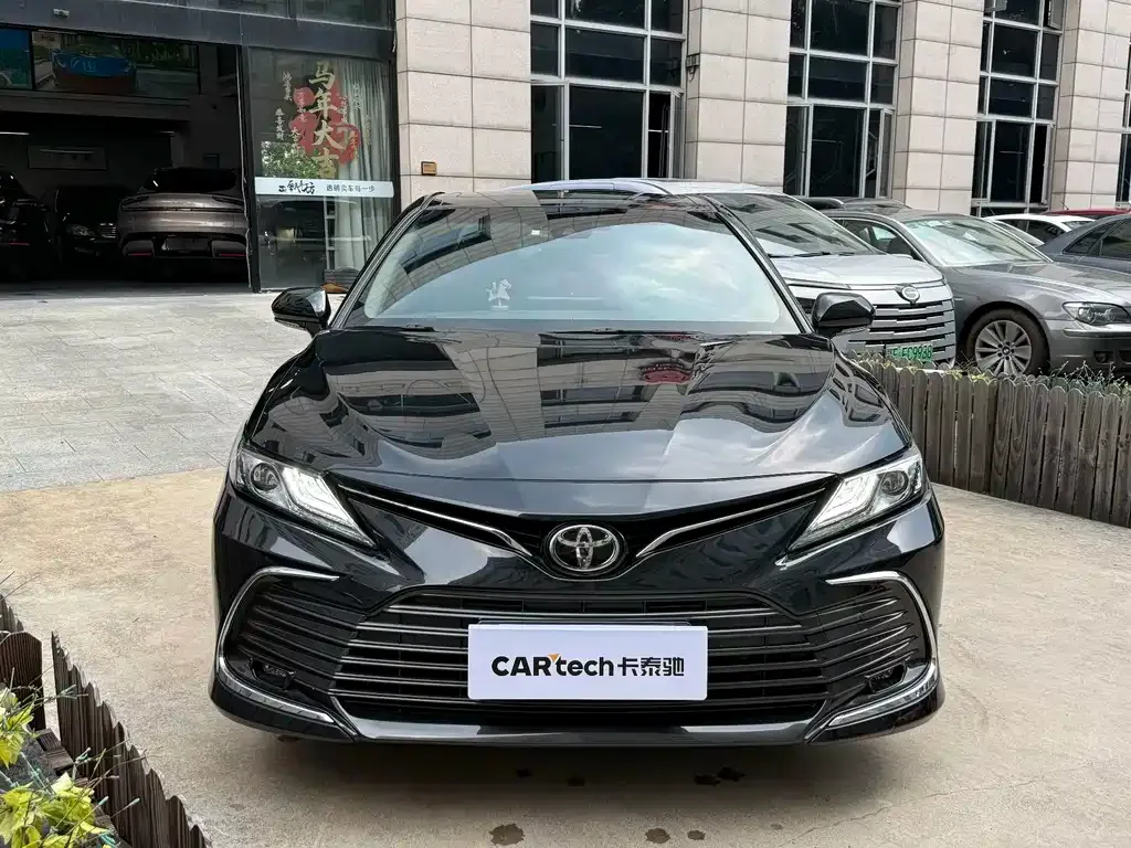 Toyota Camry — фото 4