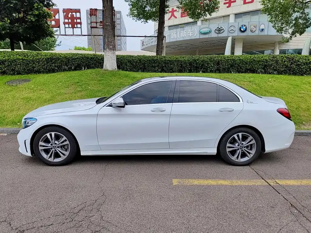 Mercedes-Benz C-Class — фото 10