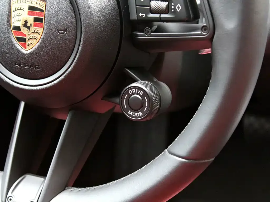Porsche Macan — фото 4