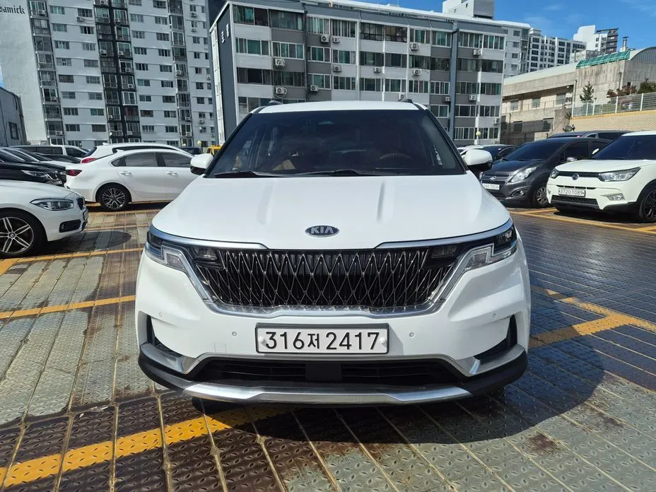 Kia Carnival — фото 1