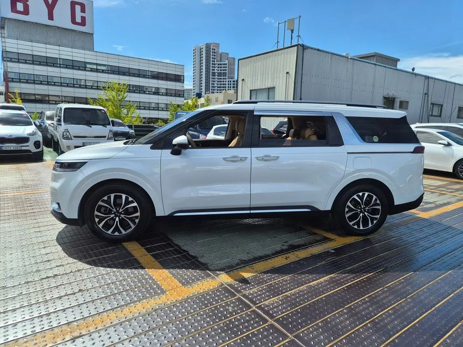 Kia Carnival — фото 2