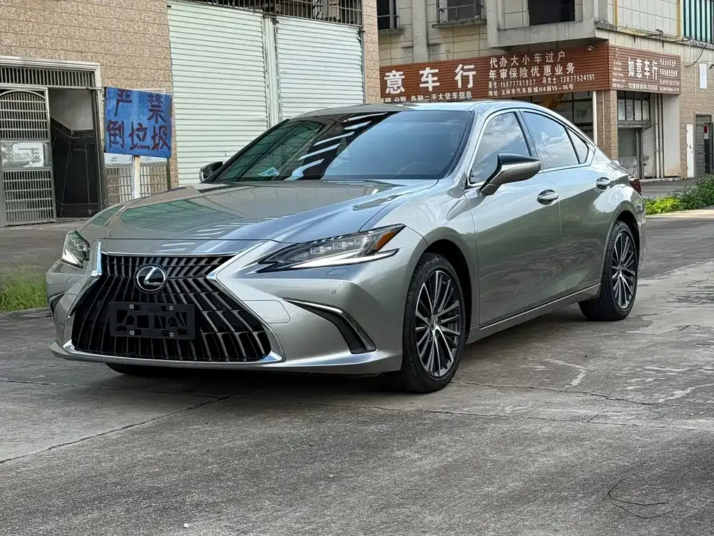 Lexus ES — фото 10
