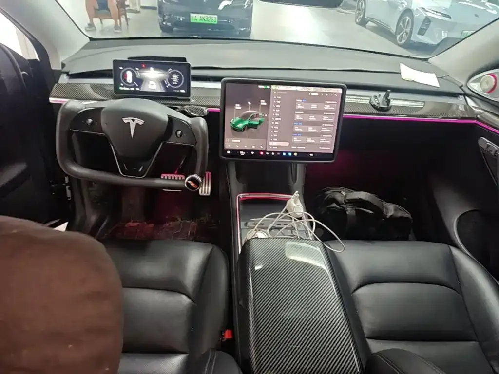 Tesla Model Y — фото 8