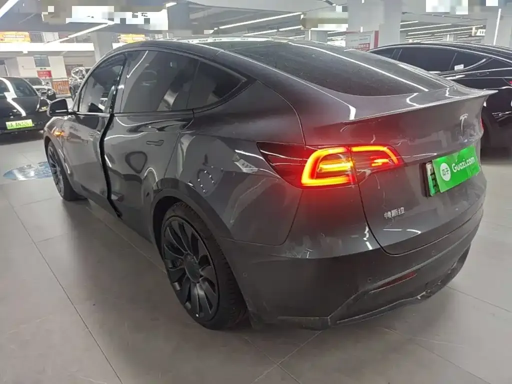 Tesla Model Y — фото 9
