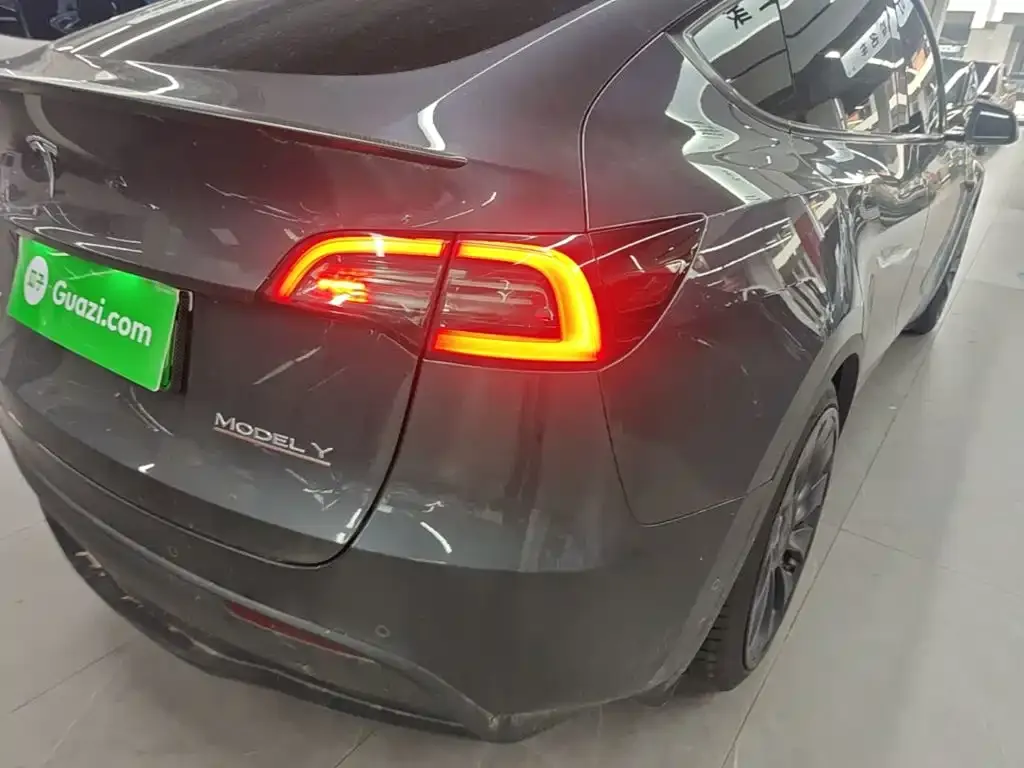 Tesla Model Y — фото 3