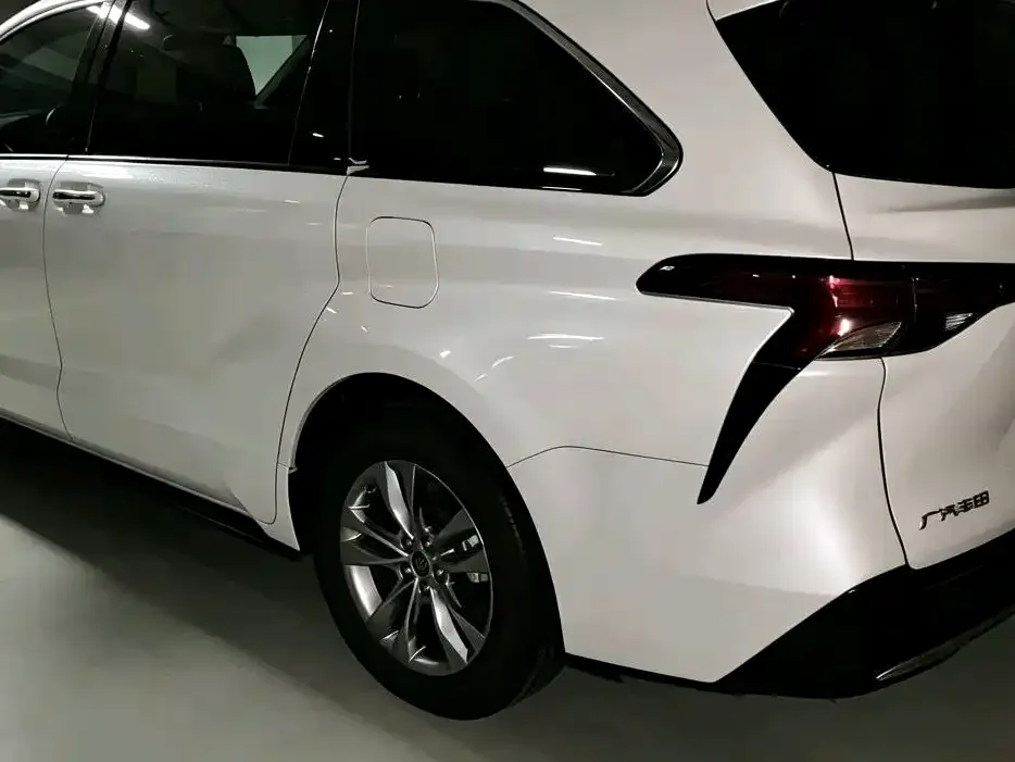 Toyota Sienna — фото 5