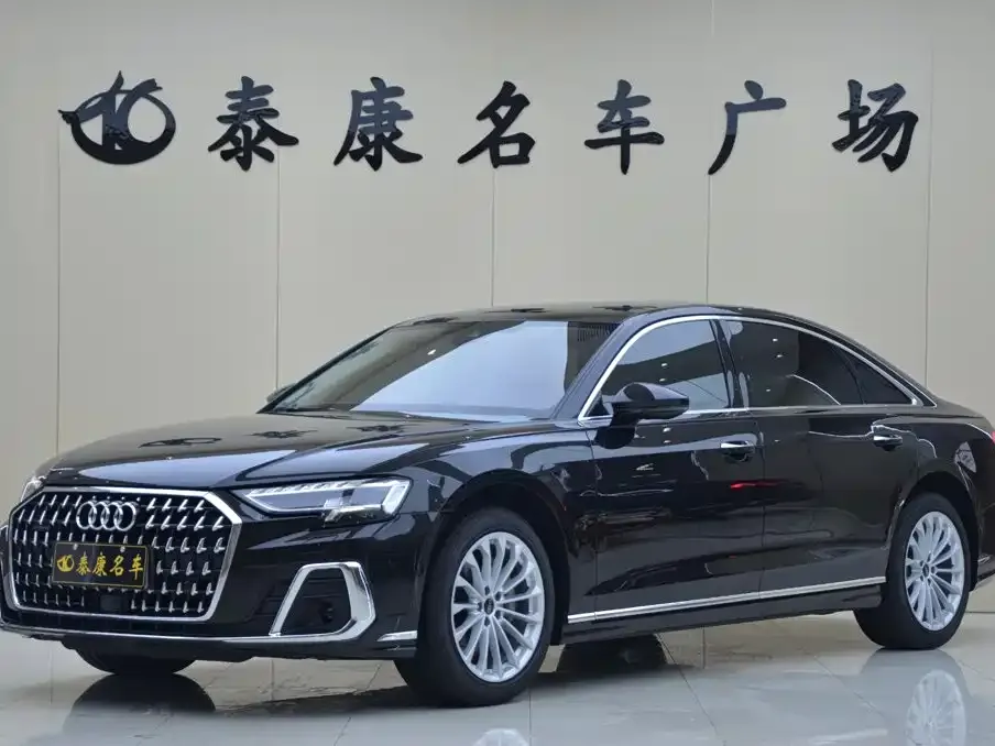 Audi A8 — фото 1
