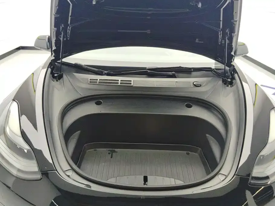 Tesla Model 3 — фото 3
