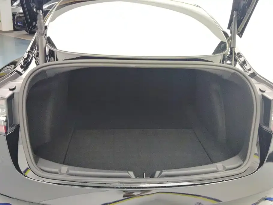 Tesla Model 3 — фото 6