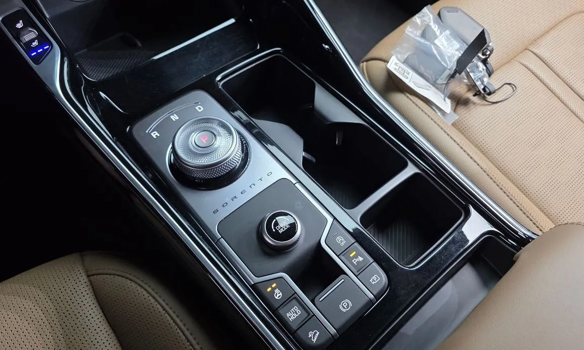 Kia Sorento — фото 9
