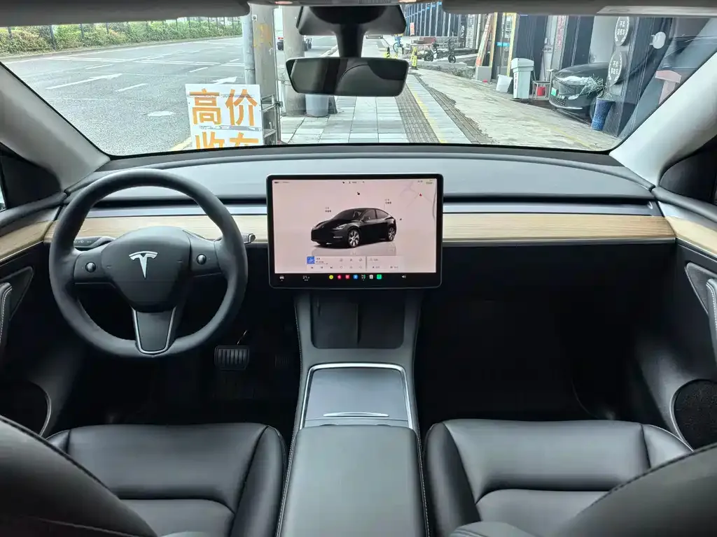 Tesla Model Y — фото 2