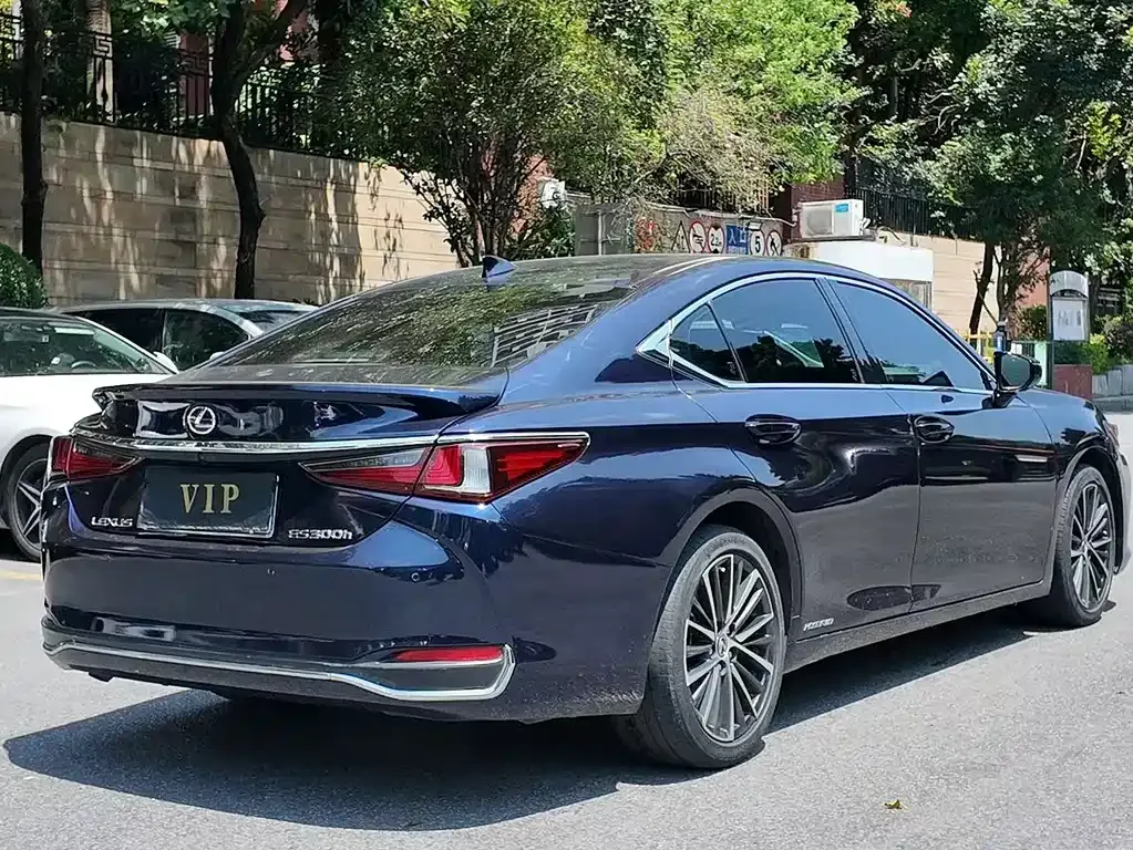 Lexus ES — фото 9