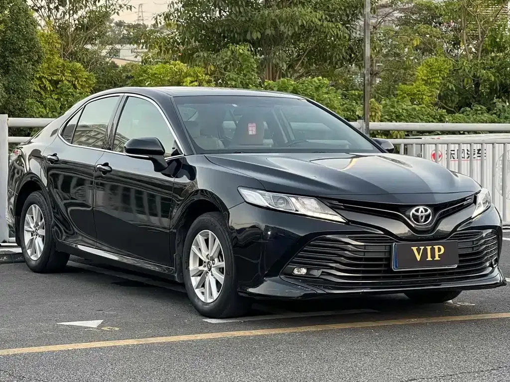 Toyota Camry — фото 4