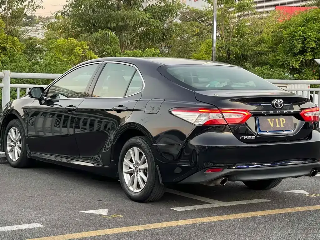 Toyota Camry — фото 7