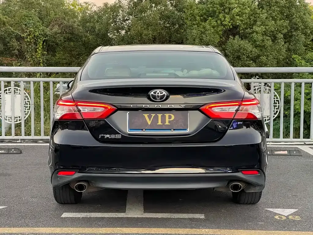 Toyota Camry — фото 3