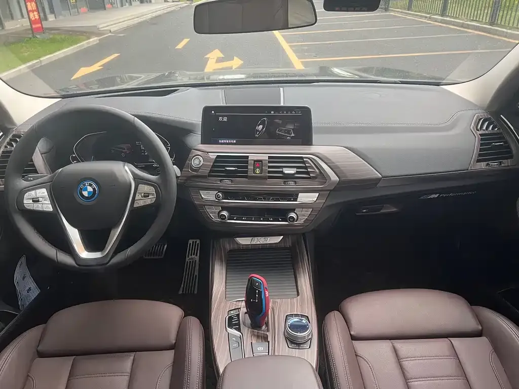 BMW iX3 — фото 2