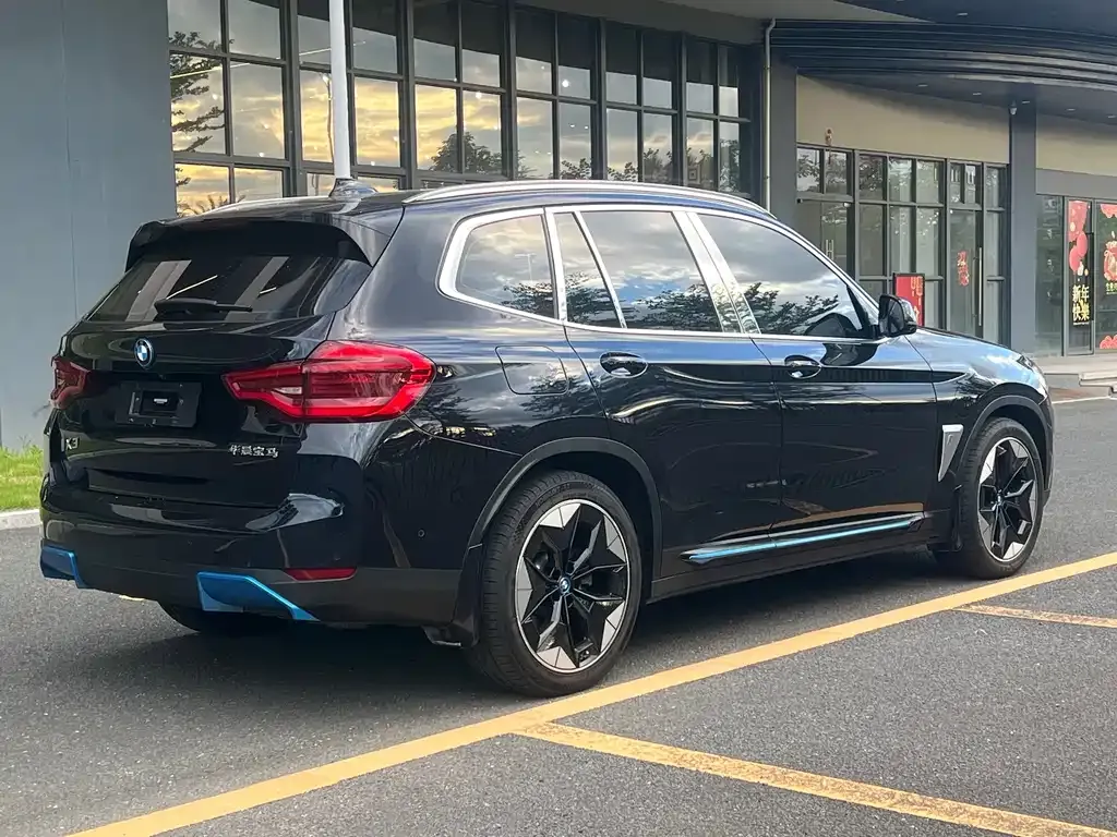 BMW iX3 — фото 4