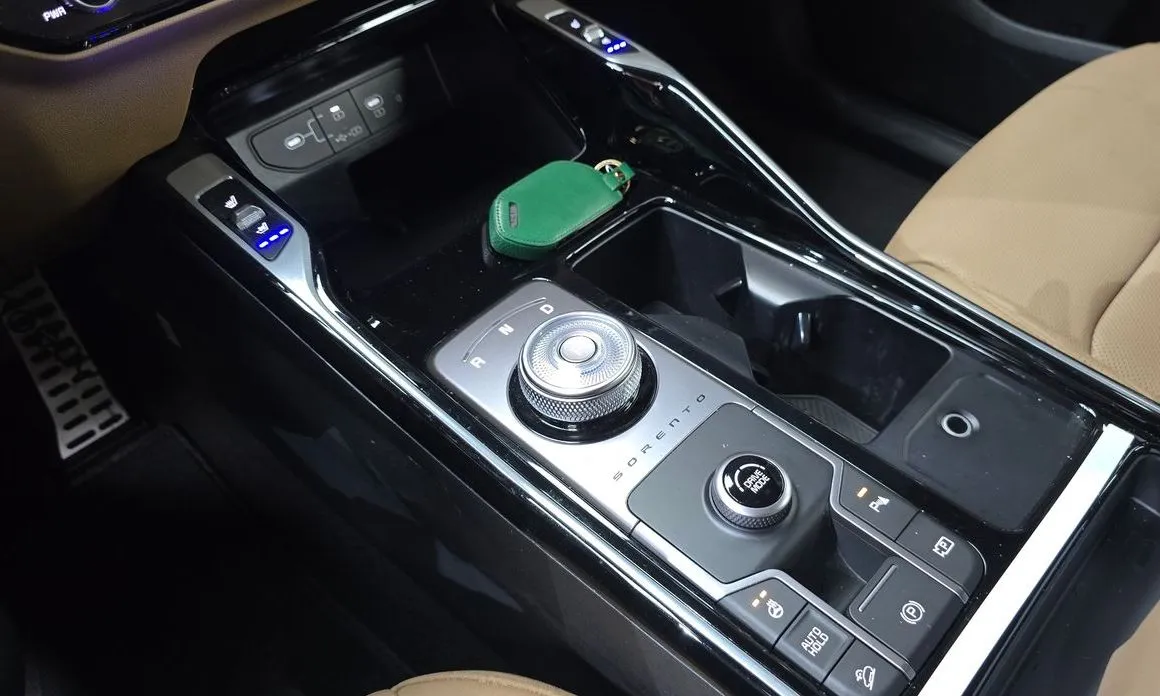 Kia Sorento — фото 7