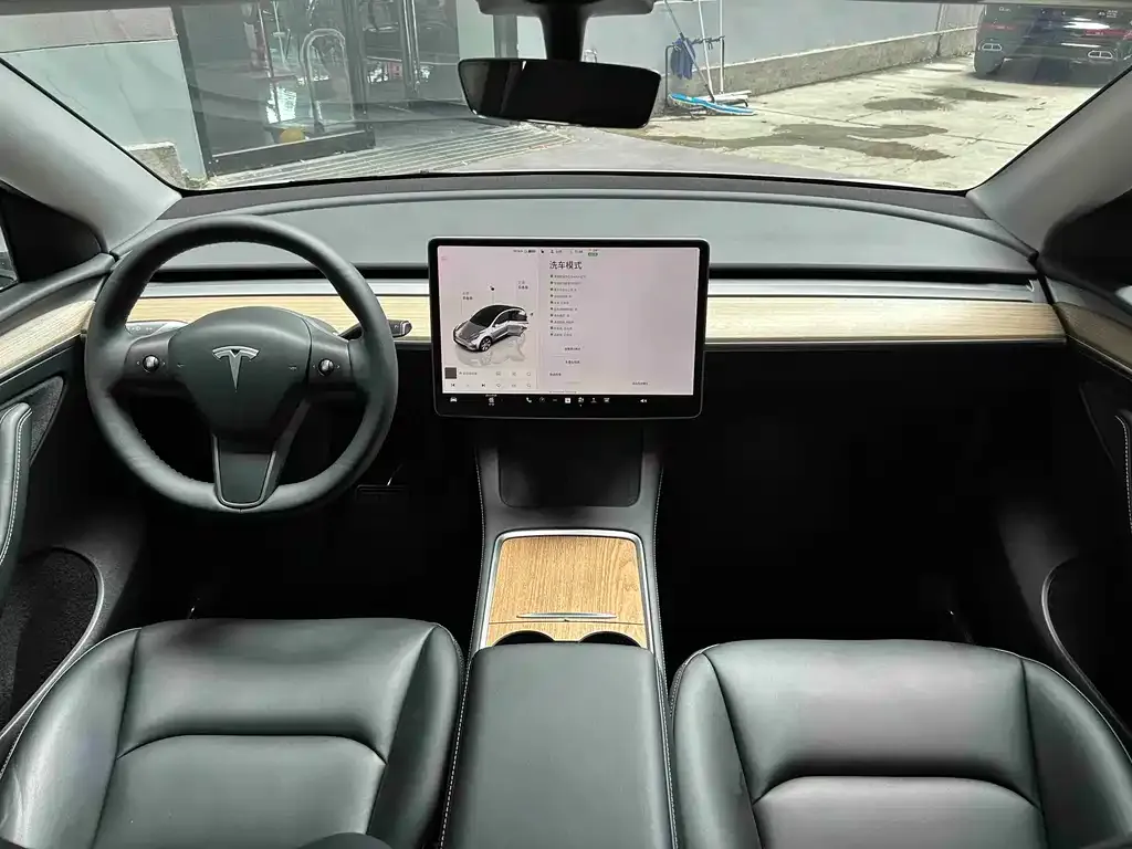 Tesla Model Y — фото 8