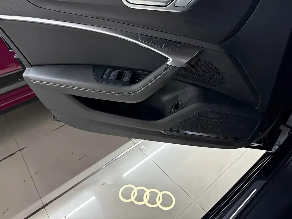 Audi A6L — фото 7
