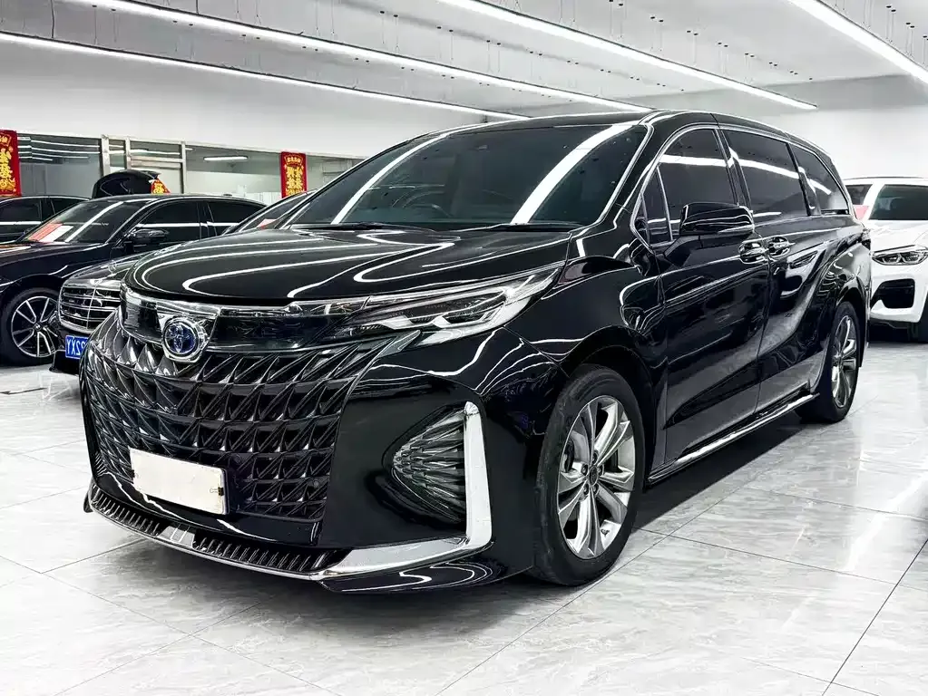 Toyota Sienna — фото 1