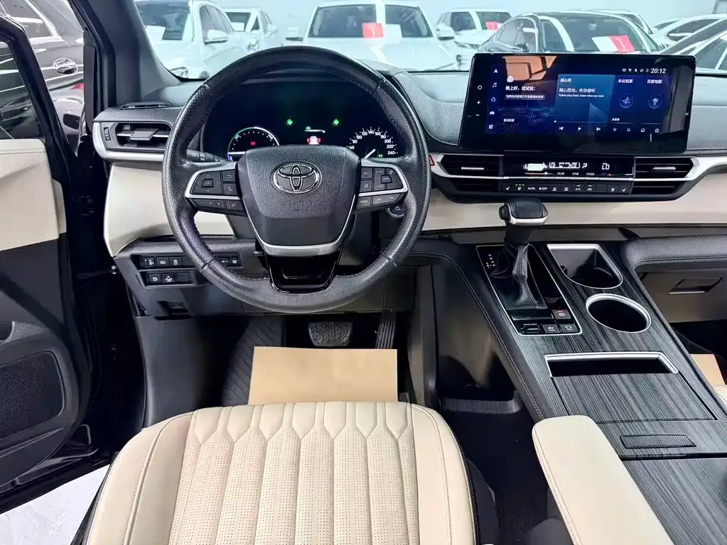 Toyota Sienna — фото 9