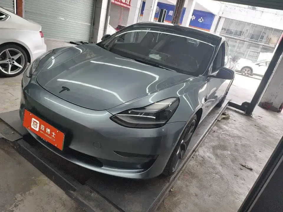 Tesla Model 3 — фото 1