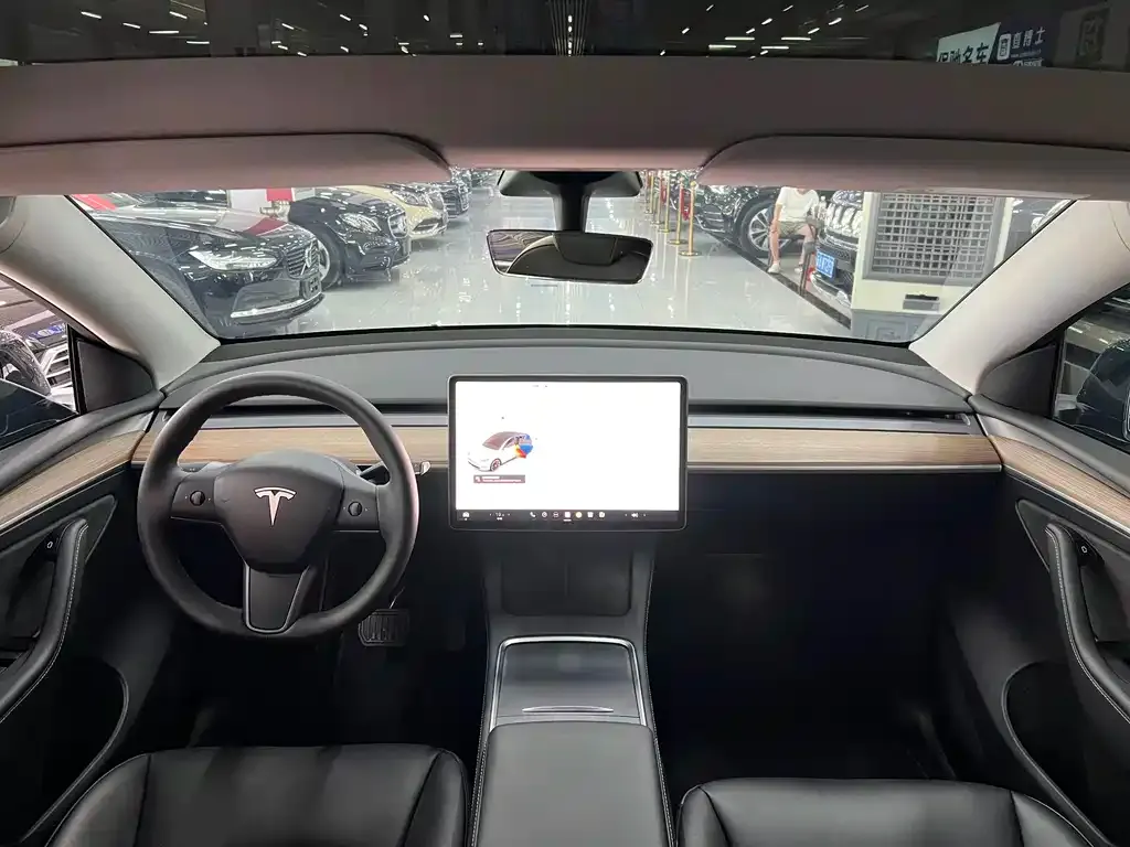 Tesla Model Y — фото 5