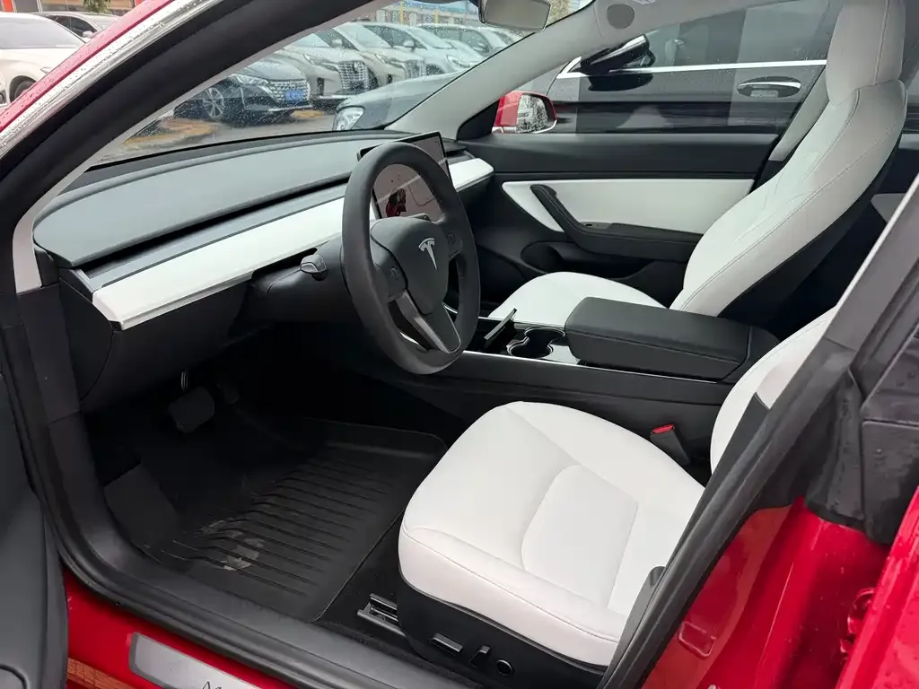 Tesla Model 3 — фото 5