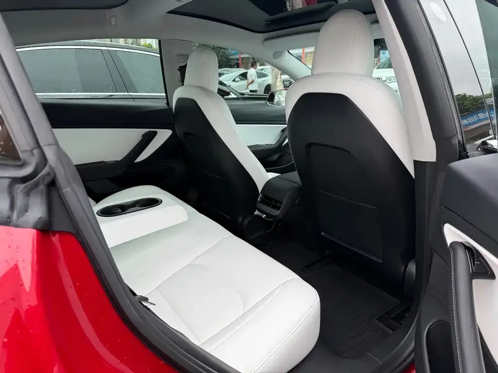 Tesla Model 3 — фото 2
