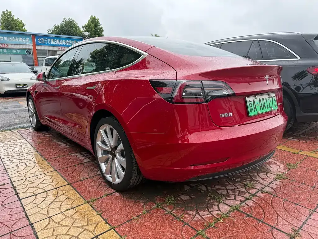 Tesla Model 3 — фото 6
