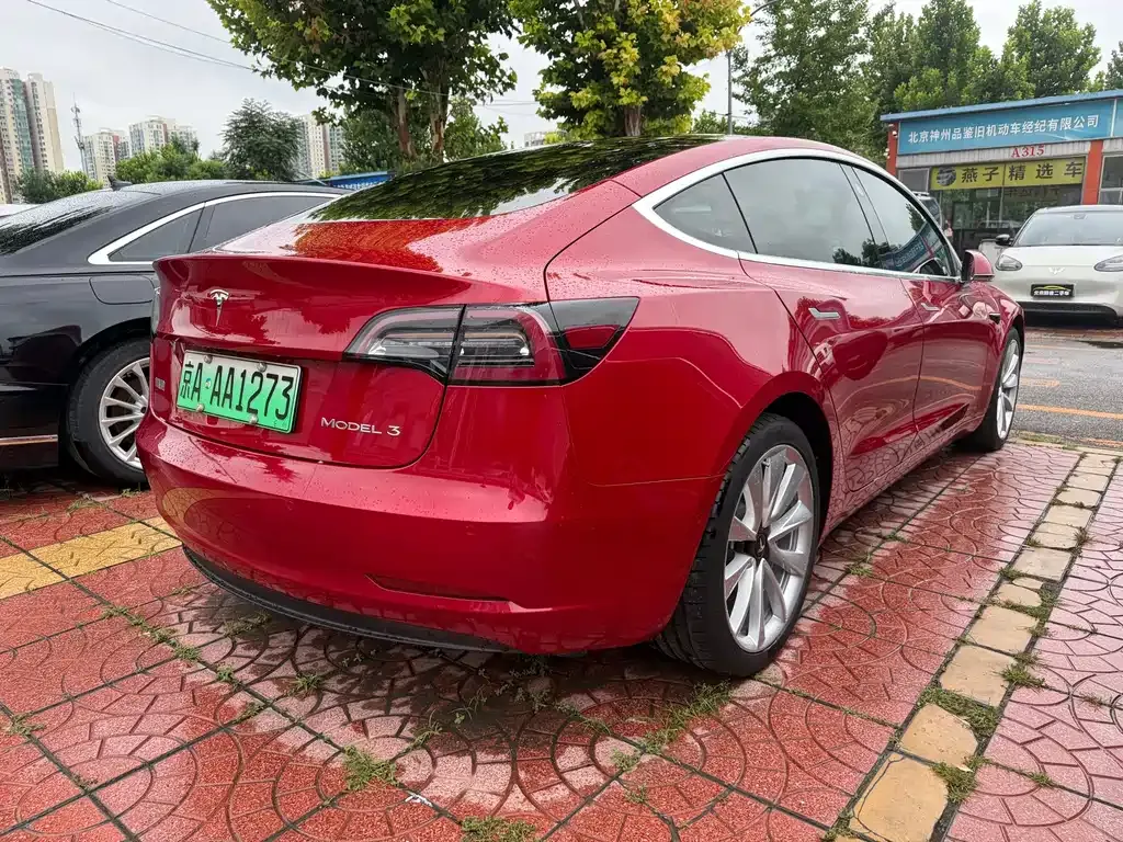 Tesla Model 3 — фото 7