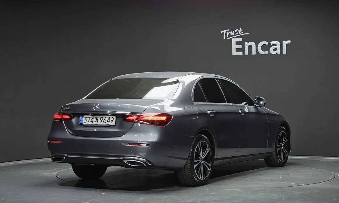 Mercedes-Benz E-Class — фото 7