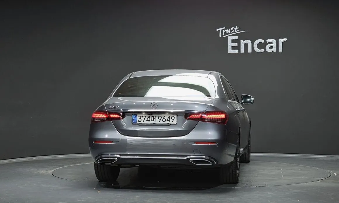 Mercedes-Benz E-Class — фото 10