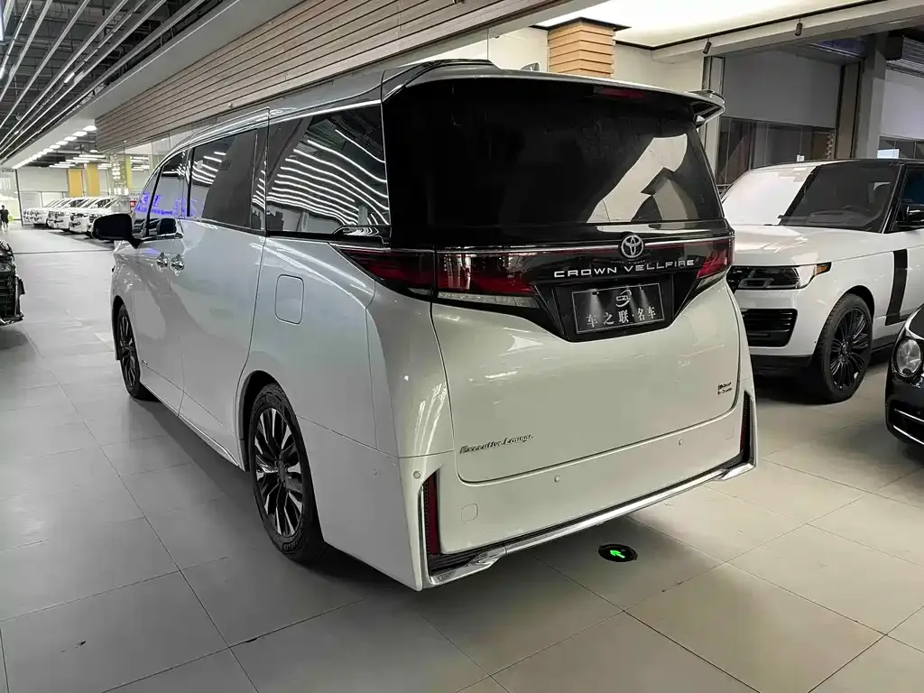 Toyota Vellfire — фото 5