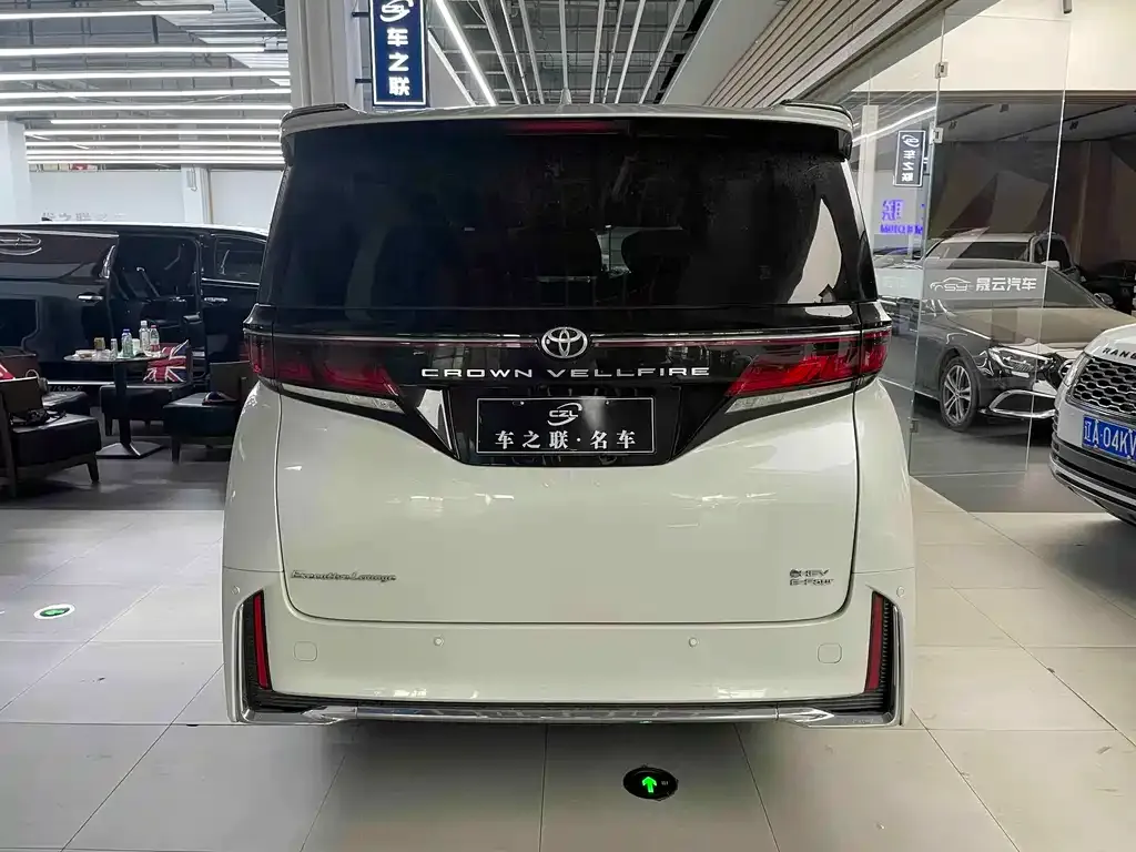 Toyota Vellfire — фото 4