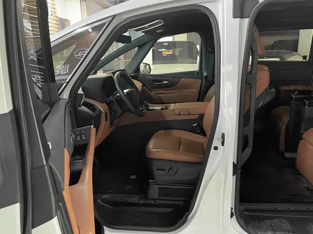 Toyota Vellfire — фото 9