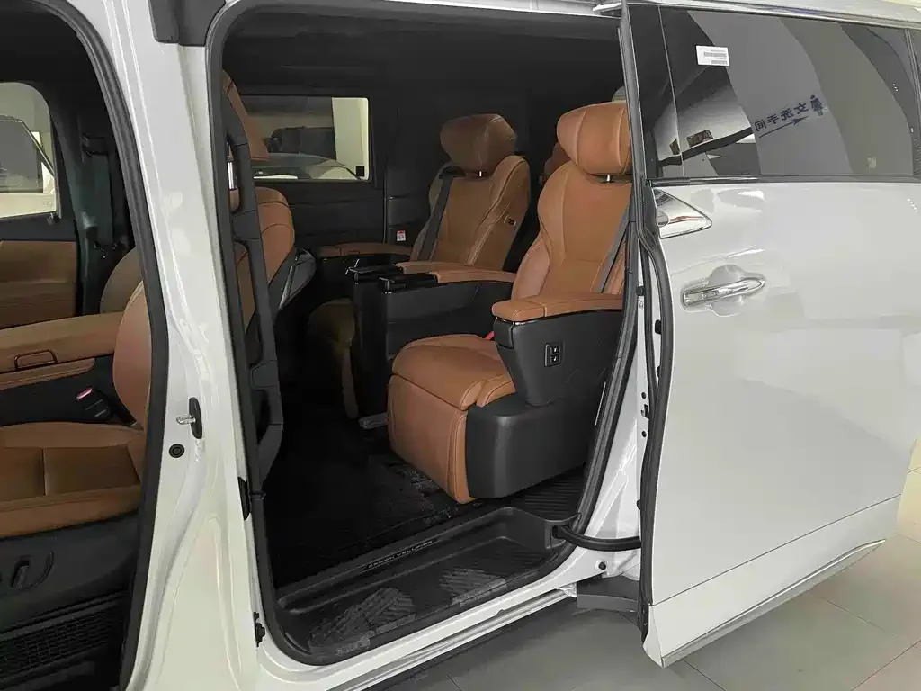 Toyota Vellfire — фото 6