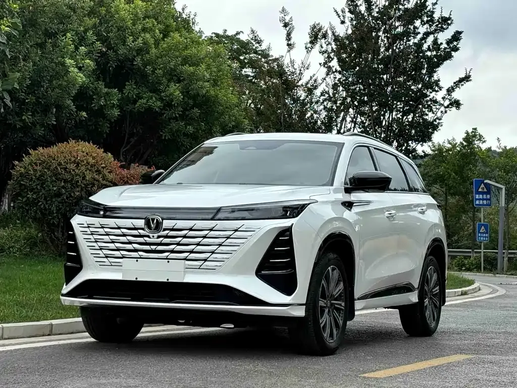 Changan CS75PLUS — фото 1