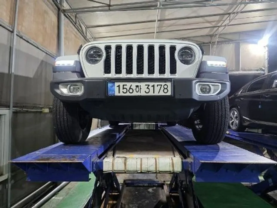 Jeep Wrangler — фото 1