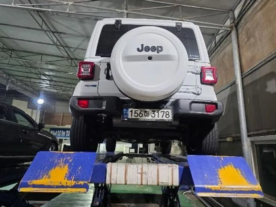 Jeep Wrangler — фото 2