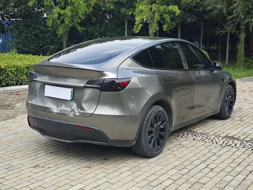 Tesla Model Y — фото 7