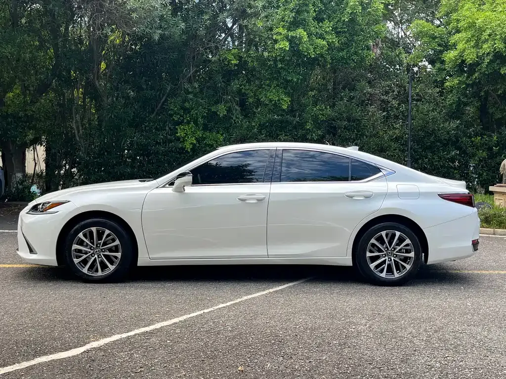 Lexus ES — фото 7