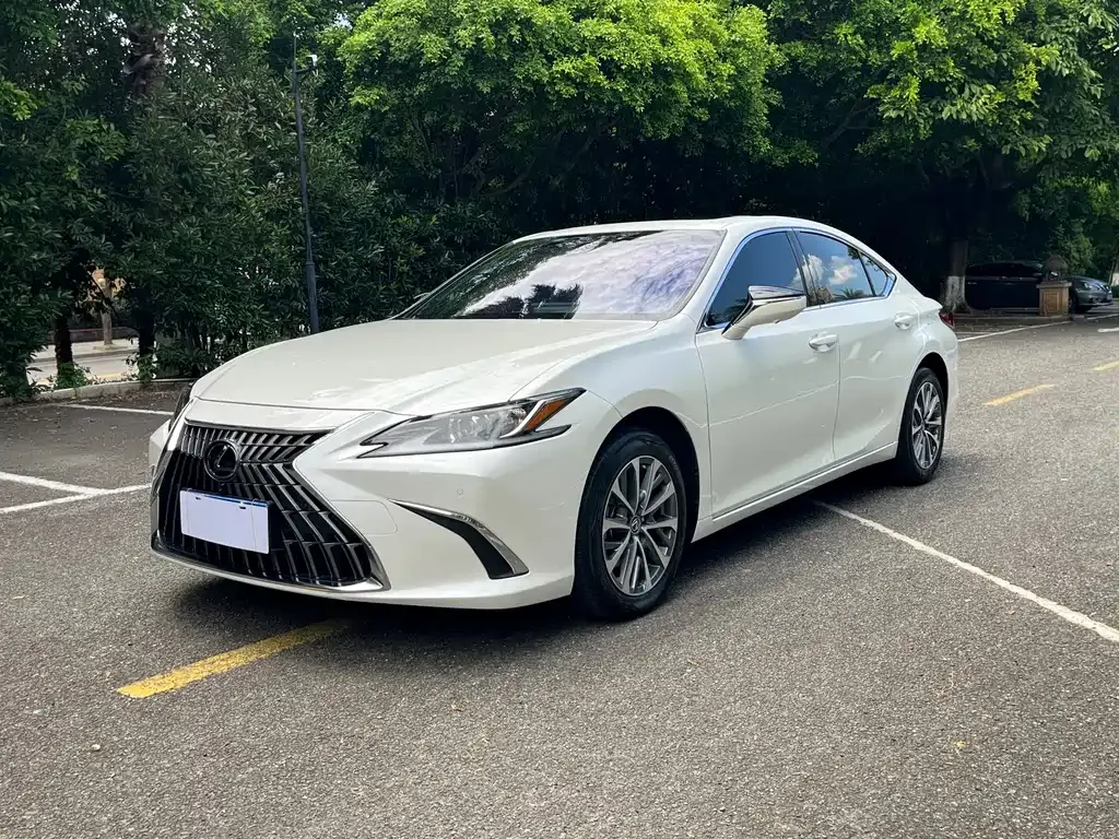 Lexus ES — фото 10