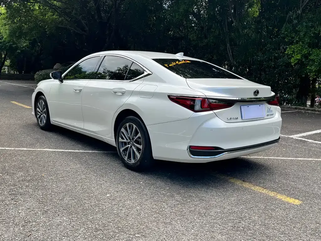 Lexus ES — фото 6
