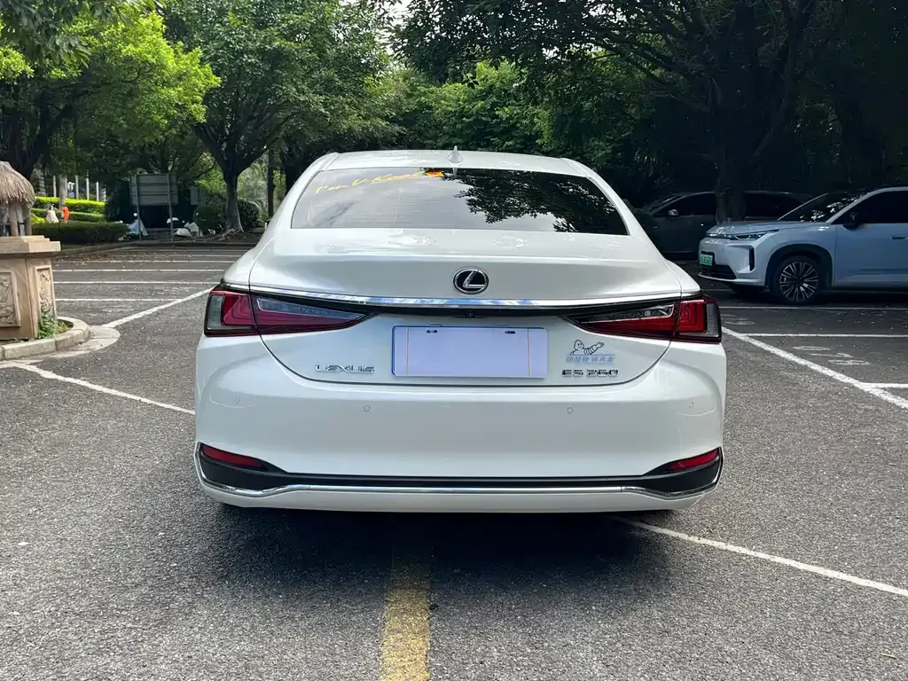 Lexus ES — фото 9